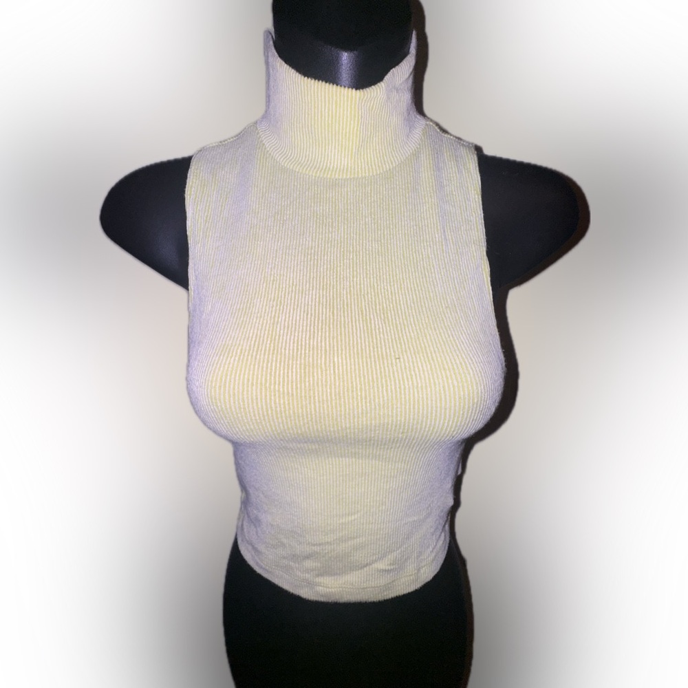 Women’s cut off sleeve with turtle neck